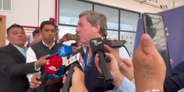 Elecciones en Ecuador se desarrollan con «normalidad», dice jefe de Misión de Observadores de la UE