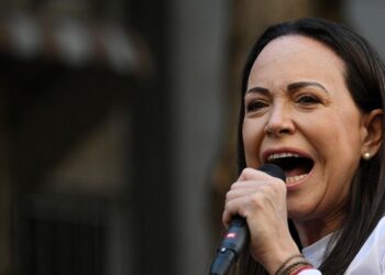 María Corina Machado denuncia que hombres no identificados intentan ingresar a la fuerza a su hogar