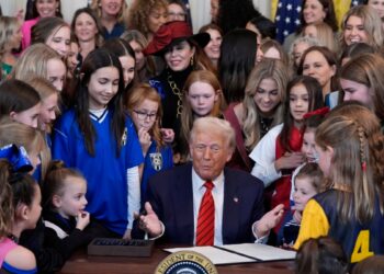 División en EEUU tras prohibición de mujeres transgénero en competencias femeninas