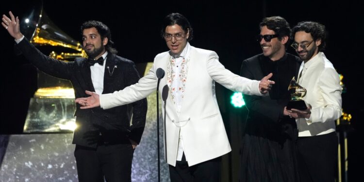 Rawayana pide a venezolanos alzar la cabeza “con orgullo” tras victoria en los Grammy