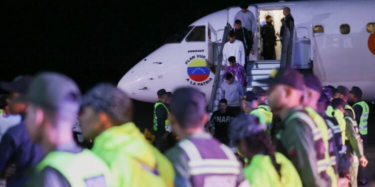 EEUU reanudó los vuelos de repatriación de migrantes venezolanos irregulares