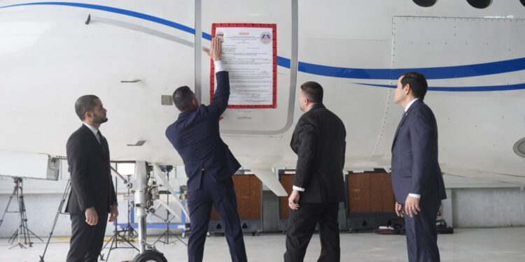 Venezuela dice que tomará acciones para exigir que EEUU devuelva avión confiscado