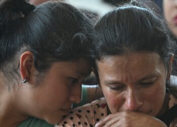 Los guatemaltecos acompañan a las familias de 54 víctimas de un accidente que continúa en fase de investigación