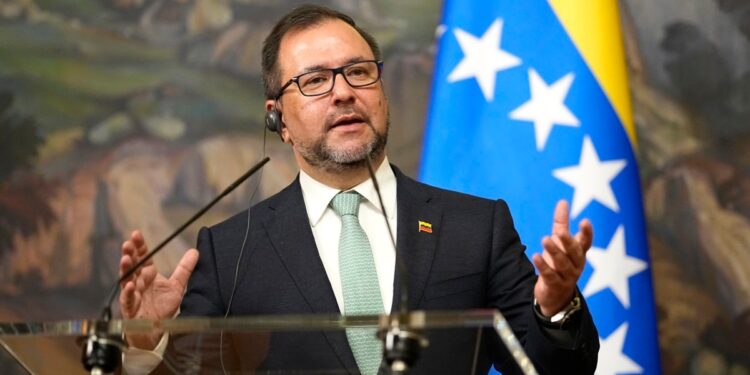 Canciller insulta a Rubio. Machado intercede por TPS.