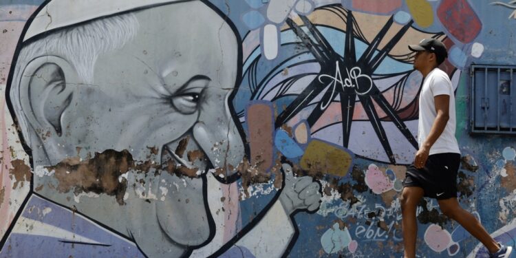 Papa Francisco sigue evolucionando, ya no sufre problema renal: Vaticano