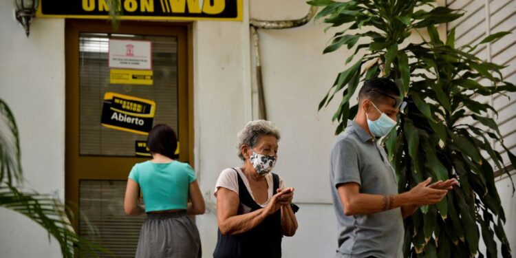 ¿Se interrumpe servicio de Western Union para envíos de remesas a Cuba?