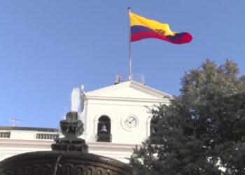 Gobierno ecuatoriano ofrece programa a deportados desde Estados Unidos