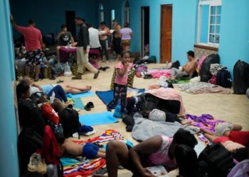 Cae en 96 % la cifra de migrantes que cruzaron en febrero de Colombia a Panamá por el Darién
