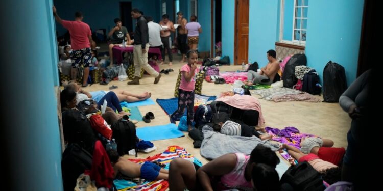 Cae en 96 % la cifra de migrantes que cruzaron en febrero de Colombia a Panamá por el Darién