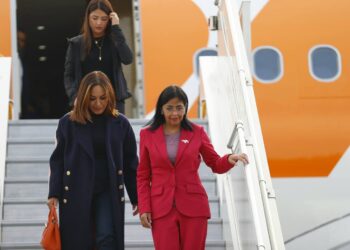 Venezuela busca proyectos de energía con India durante una visita de Delcy Rodríguez