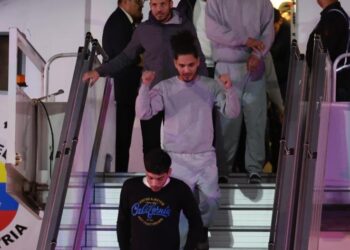 El Tiempo | Venezuela recibe a deportados de EE.UU. y se materilizan acuerdos entre Caracas y Washington