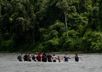 Panamá y Costa Rica anuncian medidas para gestionar retorno de migrantes irregulares de norte a sur