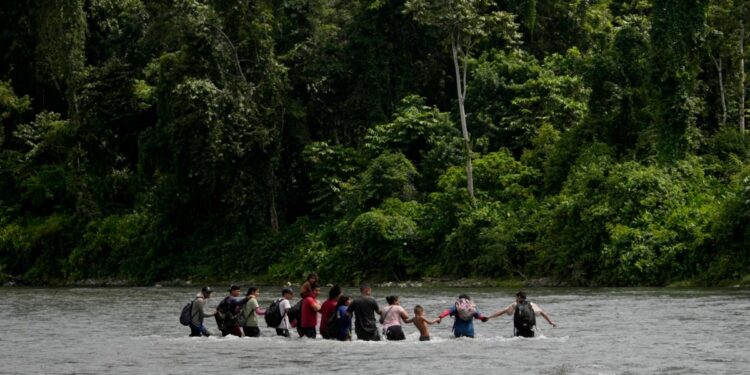 Panamá y Costa Rica anuncian medidas para gestionar retorno de migrantes irregulares de norte a sur