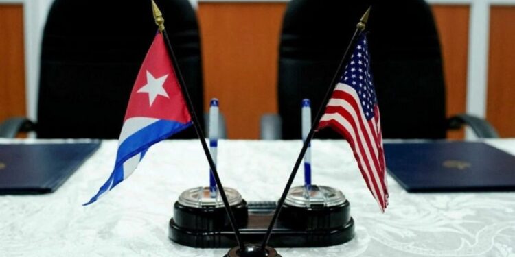 Activistas cubanos denuncian represión y precariedad ante diplomático de EEUU