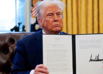 Entran en vigor en EEUU los aranceles del 25 % para bienes de Canadá y México y 10 % para China