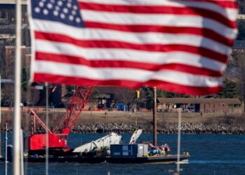 Recuperan los restos de las 67 víctimas de choque en pleno vuelo sobre el río Potomac