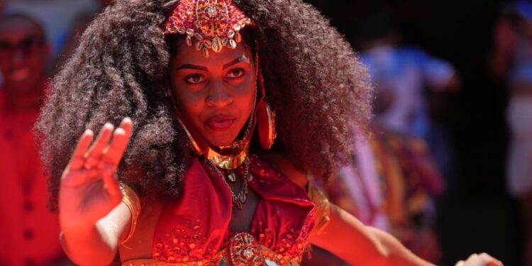 Comienza el Carnaval de Río mientras el alcalde entrega la llave de la ciudad al Rey Momo