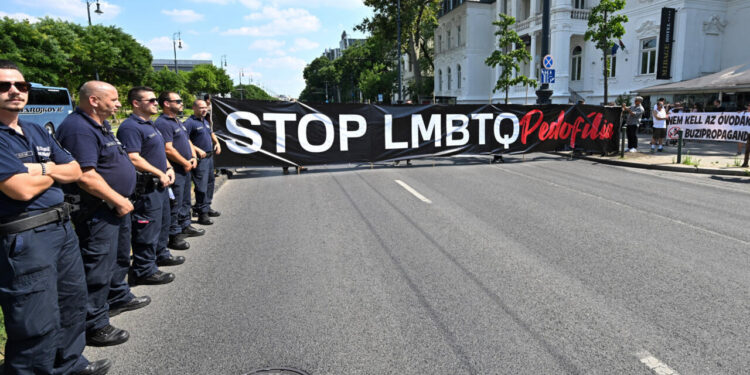 El gobierno húngaro estudia prohibir la Marcha del Orgullo cambiando la constitución