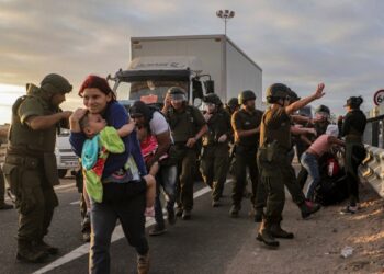 Perú ejecuta planes de apoyo para los deportados de EEUU que empezaron a llegar