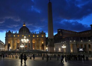 Vaticano: El papa sufrió ataque de tos y su pronóstico sigue siendo reservado