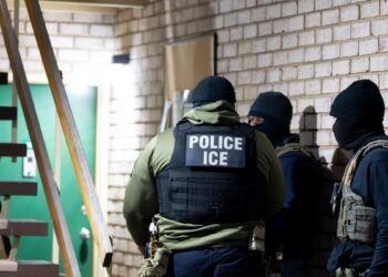 El Servicio de Inmigración y Aduanas, informó sobre el arresto en Colorado de más de 100 personas presuntamente vinculadas al Tren de Aragua