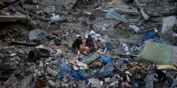 Hamás entrega los cadáveres de cuatro rehenes e Israel libera a prisioneros palestinos