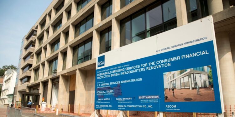 Administración Trump ordena a agencia de protección al consumidor que detenga sus actividades
