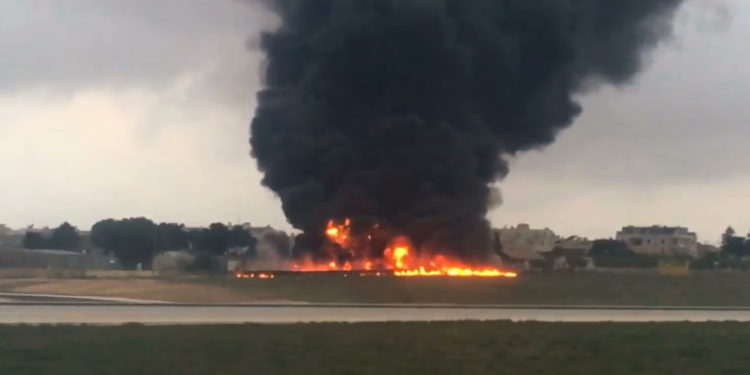 Avioneta se estrella en zona residencial de Filadelfia, dejando múltiples víctimas (Videos)