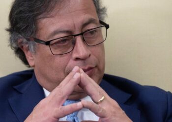 Gobierno de Petro se desploma tras insólita reunión de ministros