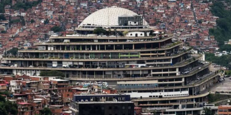 O pagas o vas a la cárcel, una actuación policial para extorsionar en Venezuela