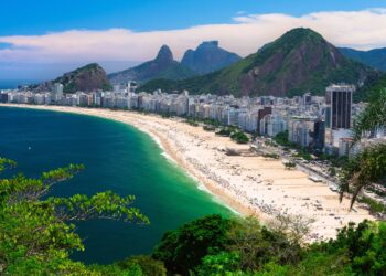 Dos turistas argentinos baleados en intento de atraco en playa de Río de Janeiro