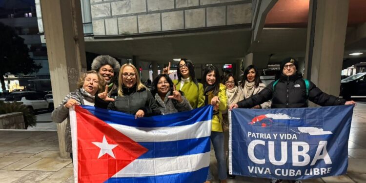 Cubanos en Italia piden la remoción de la estatua del Che Guevara en Carrara