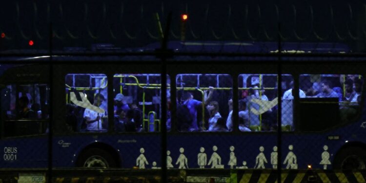Brasil recibe segundo vuelo, esta vez con 111 deportados de EEUU