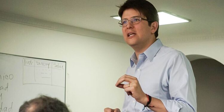 Precandidato Miguel Uribe Turbay invita a volver a liberar a Colombia