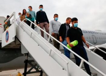 Perú recibe un primer vuelo con 34 de sus ciudadanos deportados desde Estados Unidos
