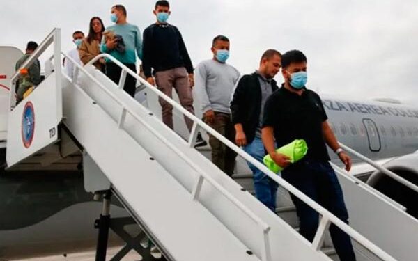 Perú recibe un primer vuelo con 34 de sus ciudadanos deportados desde Estados Unidos