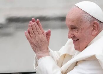 Papa Francisco «durmió bien» en la noche y sigue descansando