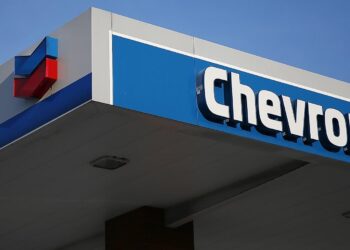 Reuters: El petróleo sube casi 1% tras cancelación de Trump a licencia de Chevron para operar Venezuela