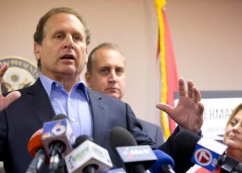 Muere el excongresista cubanoamericano Lincoln Díaz-Balart