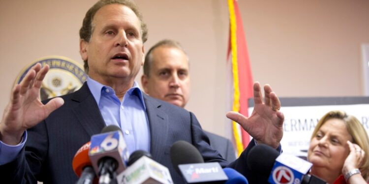 Muere el excongresista cubanoamericano Lincoln Díaz-Balart