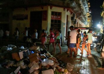 Colapsa de nuevo el sistema eléctrico de Cuba, cuarto apagón nacional en seis meses