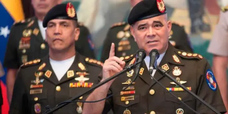 Ministro Padrino López honró gestión de viceministerios de Educación y Servicios de la FANB