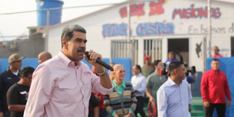 Maduro: Estamos construyendo la democracia directa y consolidando el Poder Popular
