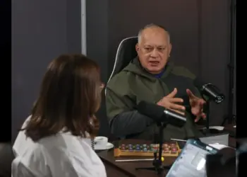 Cabello exige a EEUU: «Envíen familias completas en los vuelos, no las separen»