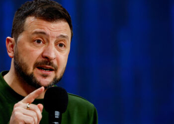 Zelenski dice que Putin quiere prolongar la guerra y rechazará la propuesta de EEUU