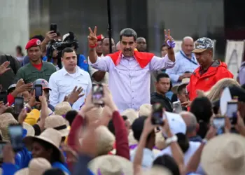 Maduro dice que el fin de la licencia Chevron afectó vuelos con migrantes deportados de EEUU