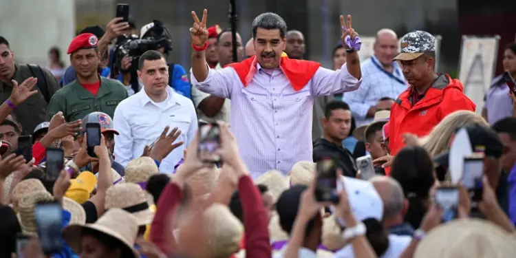 Maduro dice que el fin de la licencia Chevron afectó vuelos con migrantes deportados de EEUU