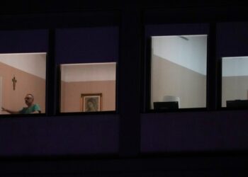 Papa Francisco sufre nuevas crisis respiratorias; de nuevo con ventilación no invasiva