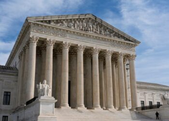 Corte Suprema de EEUU escucha demanda de México contra fabricantes de armas