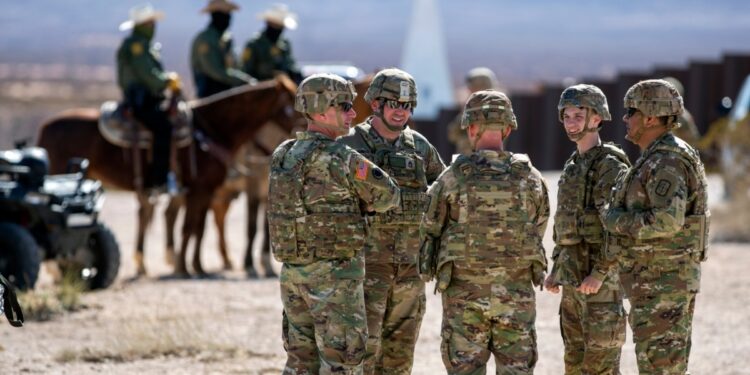 EEUU enviará alrededor de 3.000 soldados más adicionales a frontera con México